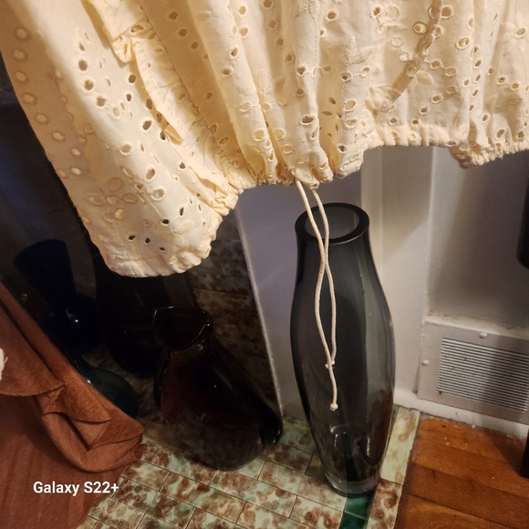 JOIE NWT med cream colored eyelet embroidered top. - Picture 10 of 14